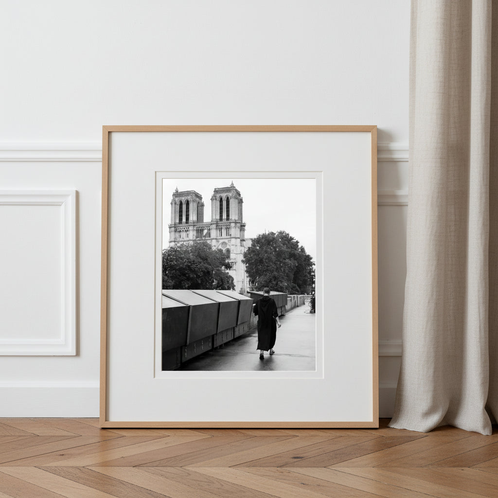 Impression d'art du quai Saint-Michel à Paris par Mohamed Khalil, sur matériau d'impression, exposant un paysage urbain.