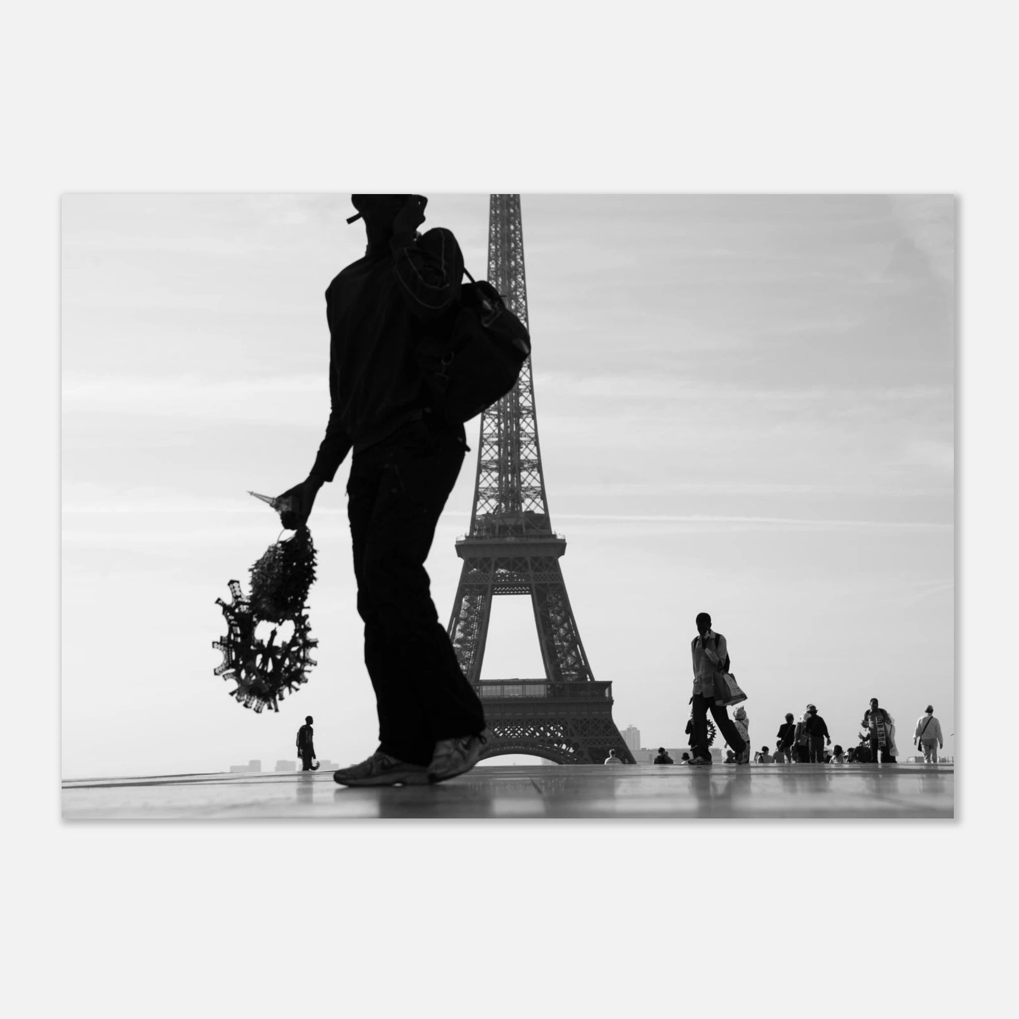 Une composition minimaliste et artistique pour une décoration murale raffinée, disponible chez ADR Gallery.