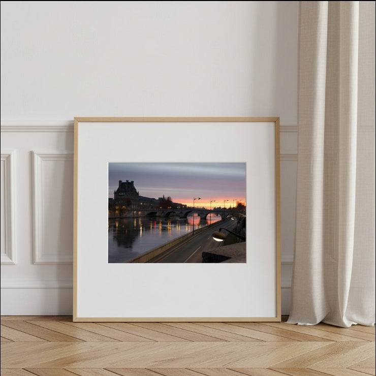 Photographie d'art du Pont Royal à Paris, imprimée en tirage par ADR GALLERY, par Mohamed Khalil, vue du pont emblématique.