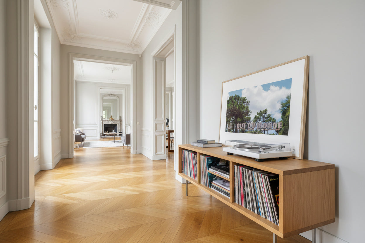 Photo "Le bout du monde" - encadrée (bois clair ou noir).

Photo prise par Aude de Riberolles

Nos posters encadrés en bois, robustes et prêts à être accrochés, sont fabriqués avec un papier premium semi-brillant qui rehausse les couleurs avec une brillance subtile tout en les protégeant de la décoloration due à la lumière et à l’humidité