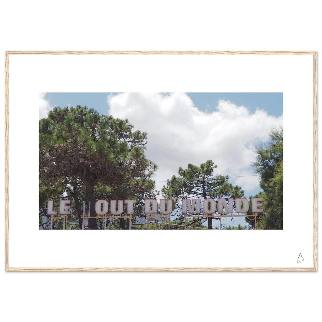 Photo "Le bout du monde" - encadrée (bois clair ou noir).

Photo prise par Aude de Riberolles

Nos posters encadrés en bois, robustes et prêts à être accrochés, sont fabriqués avec un papier premium semi-brillant qui rehausse les couleurs avec une brillance subtile tout en les protégeant de la décoloration due à la lumière et à l’humidité