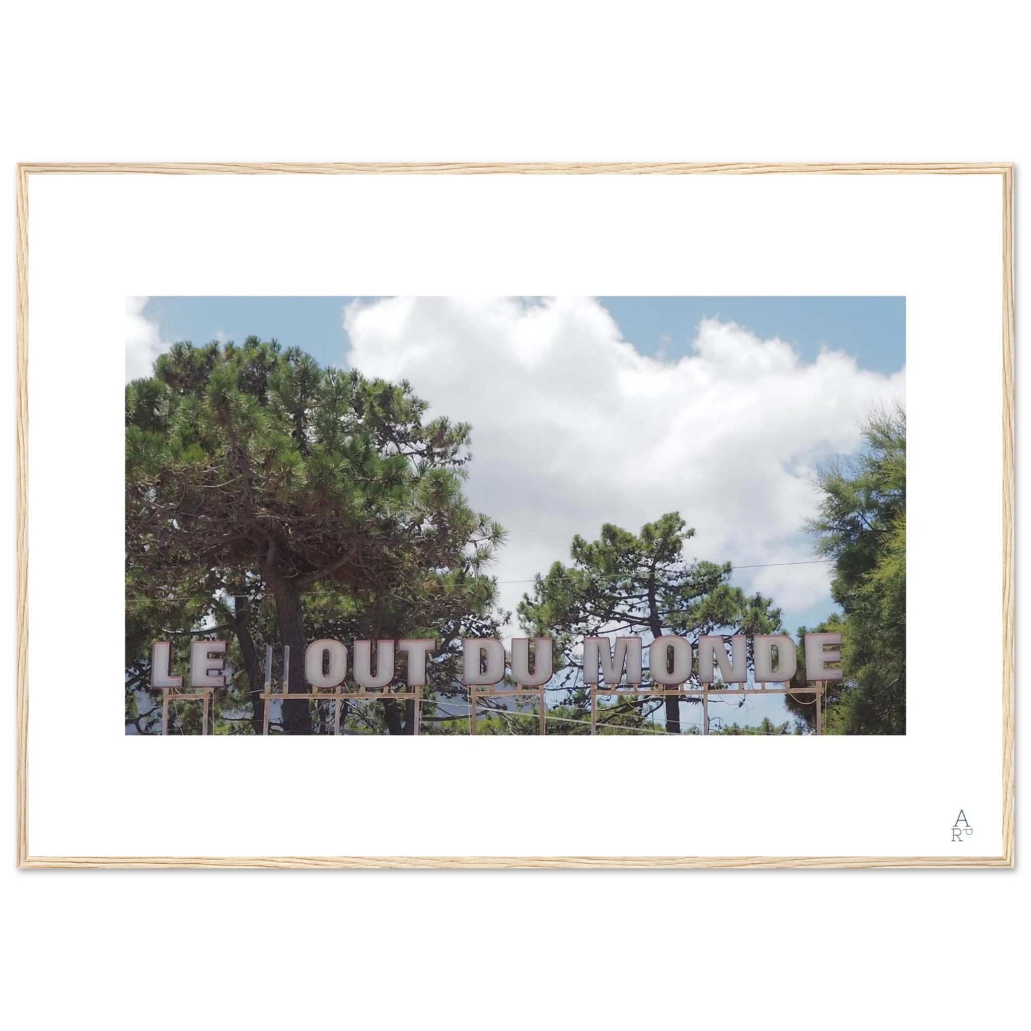 Photo "Le bout du monde" - encadrée (bois clair ou noir).

Photo prise par Aude de Riberolles

Nos posters encadrés en bois, robustes et prêts à être accrochés, sont fabriqués avec un papier premium semi-brillant qui rehausse les couleurs avec une brillance subtile tout en les protégeant de la décoloration due à la lumière et à l’humidité