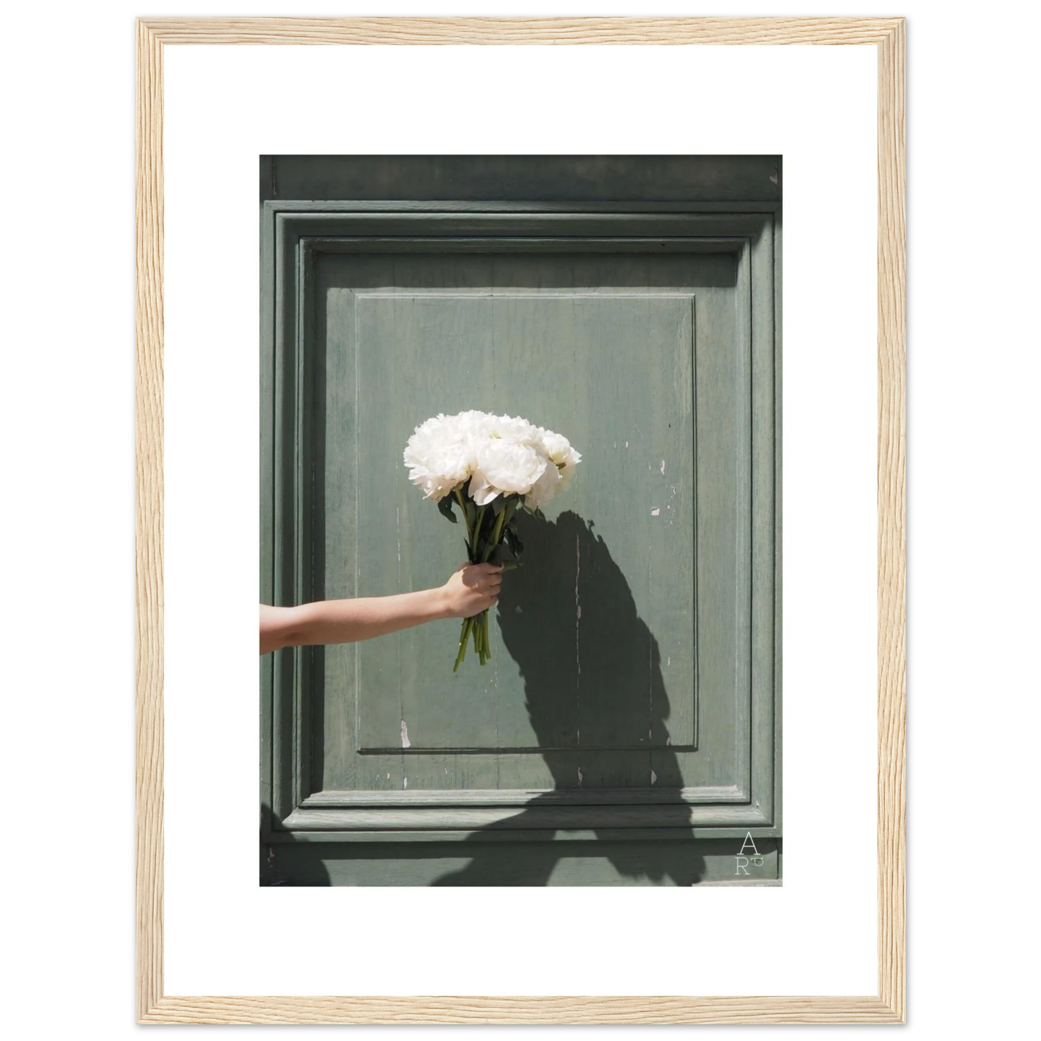 Une œuvre moderne imprimée sur papier premium avec cadre bois durable.