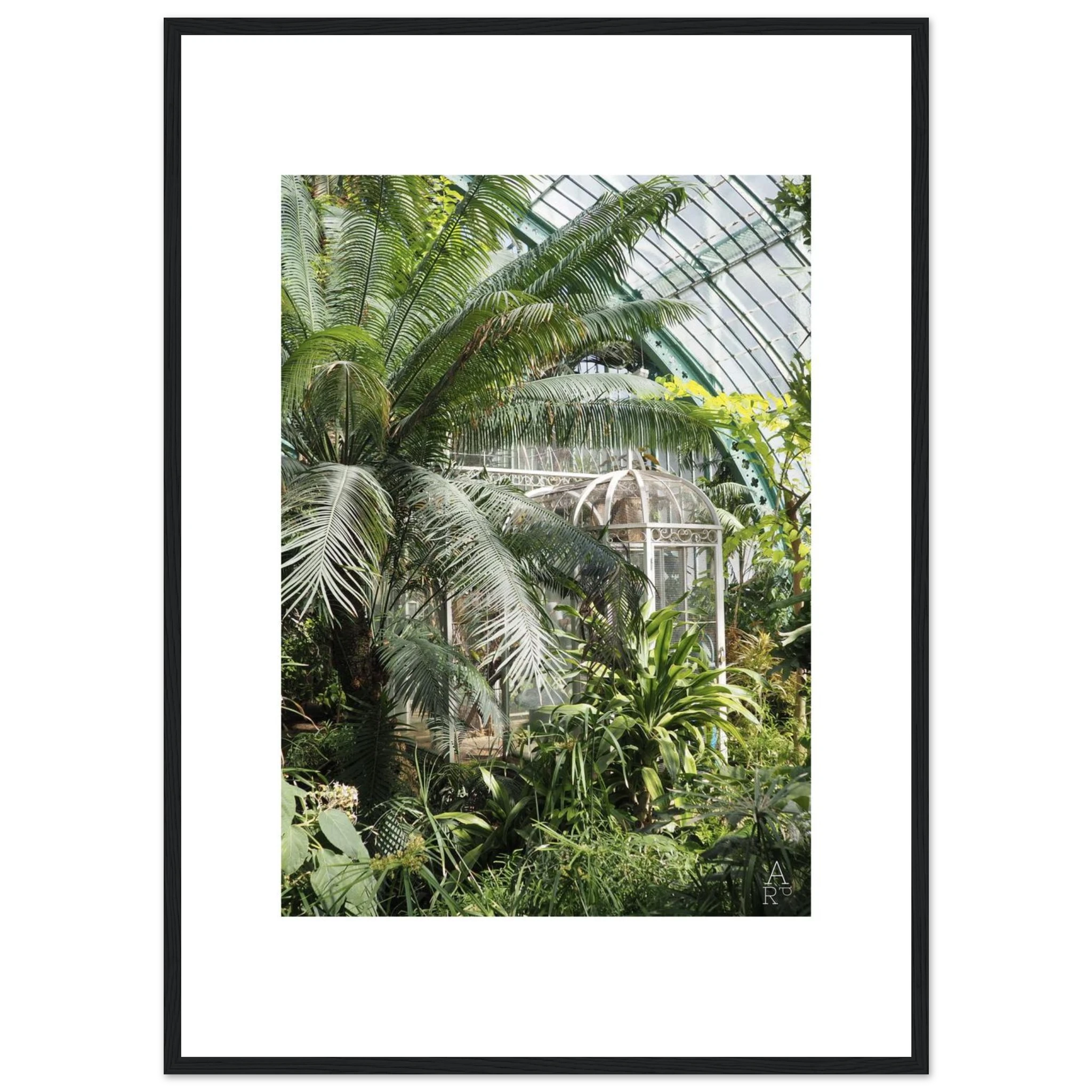 Photo serre parisienne N°2 - affiche encadrée
Photo prise par Aude de Riberolles à Paris
Caractéristique de la photo encadrée:
Nos affiches encadrées en bois, robustes et prêtes à accrocher, sont réalisées sur un papier semi-brillant premium qui rehausse les couleurs avec une légère brillance tout en les protégeant de la décoloration due à la lumière et à l’humidité.